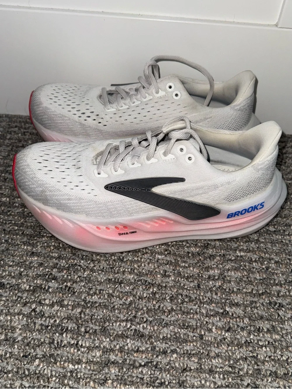 Brooks Glycerin max women's running shoes diva pink/black size 8 Like New